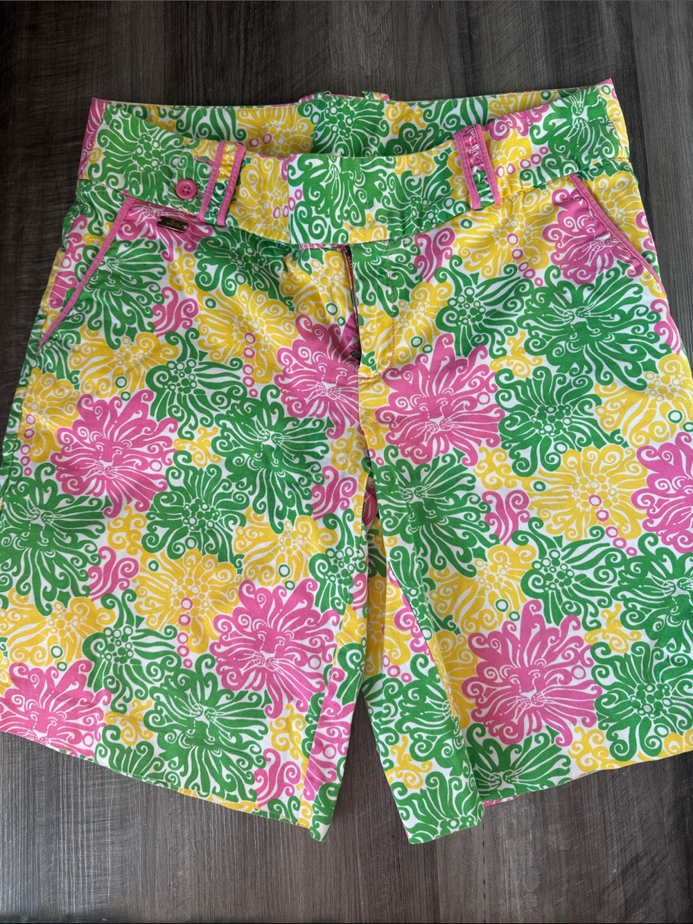 Lilly Pulitzer 8 shorts womens resort wear Bermuda pink green summer yellow
